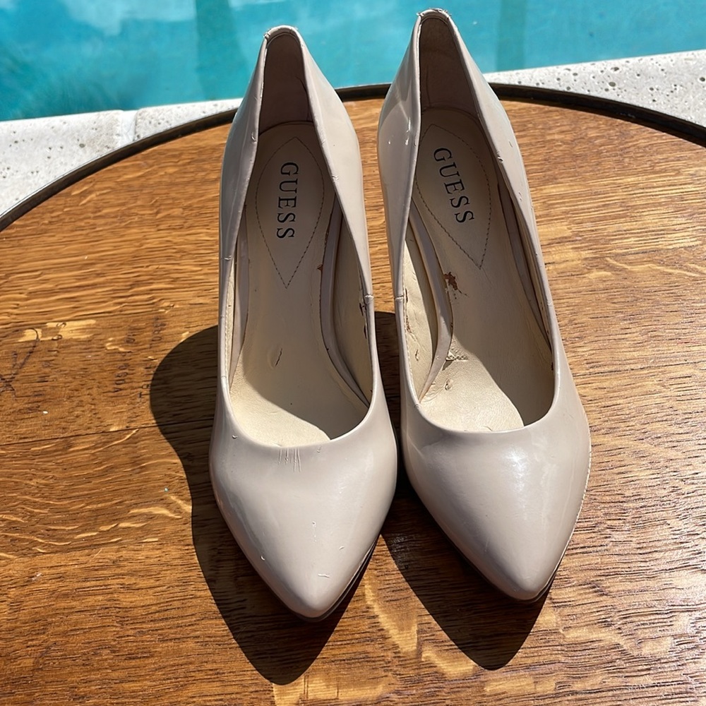 Classic Guess Patent Leather Creme Heels | Size 6.5